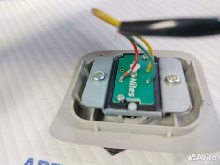 Кнопка люка Nissan Qashqai J10