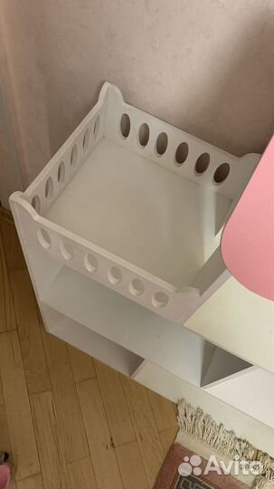 Деревянный домик-стеллаж