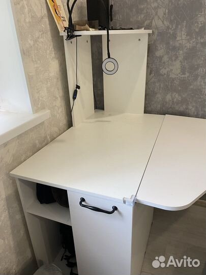 Компьютерный стол компактный