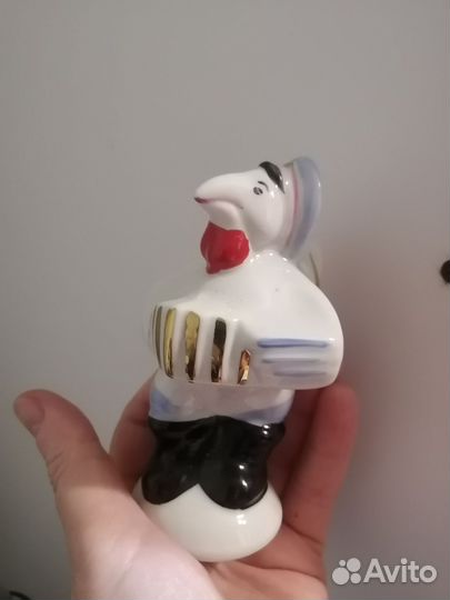 Фарфоровая статуэтка