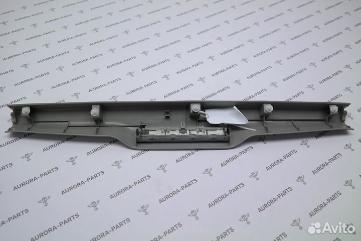 Обшивка крышки багажника Land Cruiser 200 07