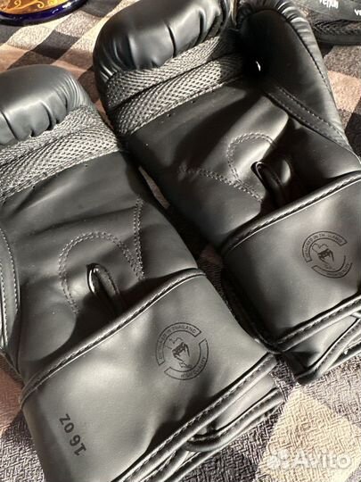 Боксерские перчатки