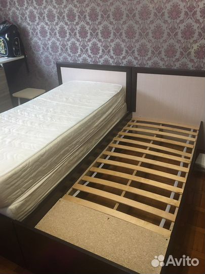 Кровать