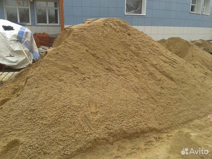 Горный песок / Сыпучие материалы с доставкой