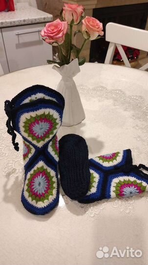 Вязанные носки в форме сапожка