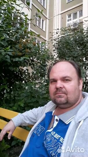 Водитель на личном легковом автомобиле