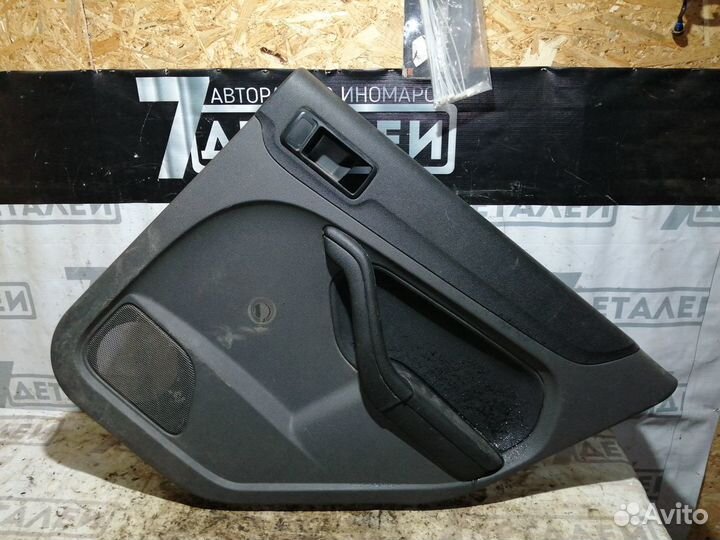 Обшивка двери Ford Focus 2