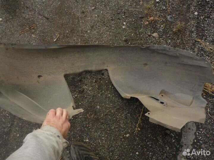 Подкрылок передний правый Вольво S60