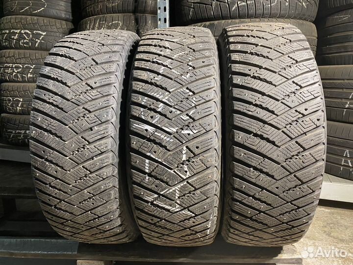 Goodyear UltraGrip Ice Arctic SUV 215/60 R17 100T