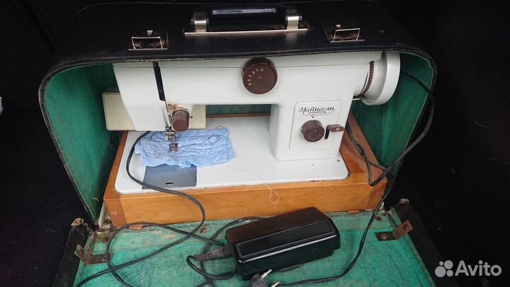 Швейная машинка с электроприводом