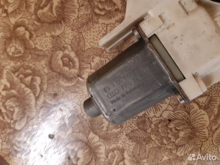 Стеклоподъемник передний левый Ford Focus 2 1.6