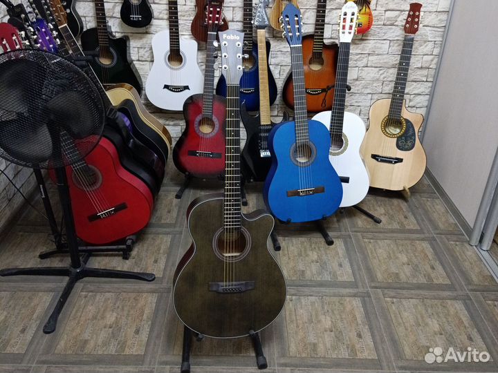 Акустическая гитара