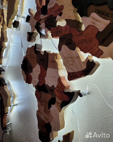 Карта из ценных пород деревьев