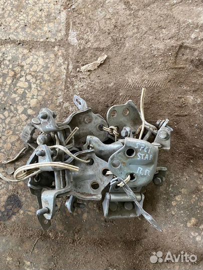 Петля двери передних задних mitsubishi space star