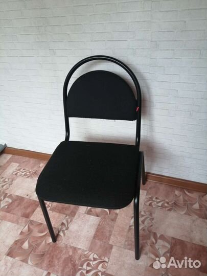 Офисные стулья черные