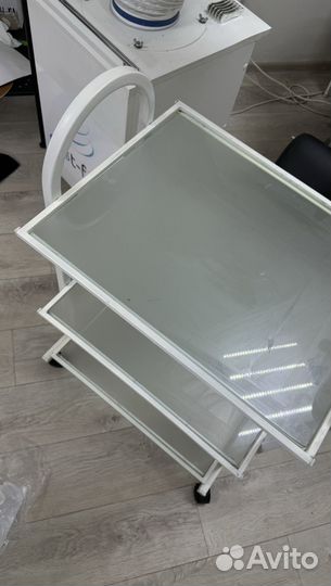 Этажерка на колесиках косметологическая