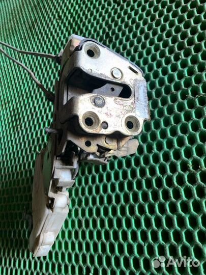 Замок двери задний правый Nissan Almera N16 QG15DE