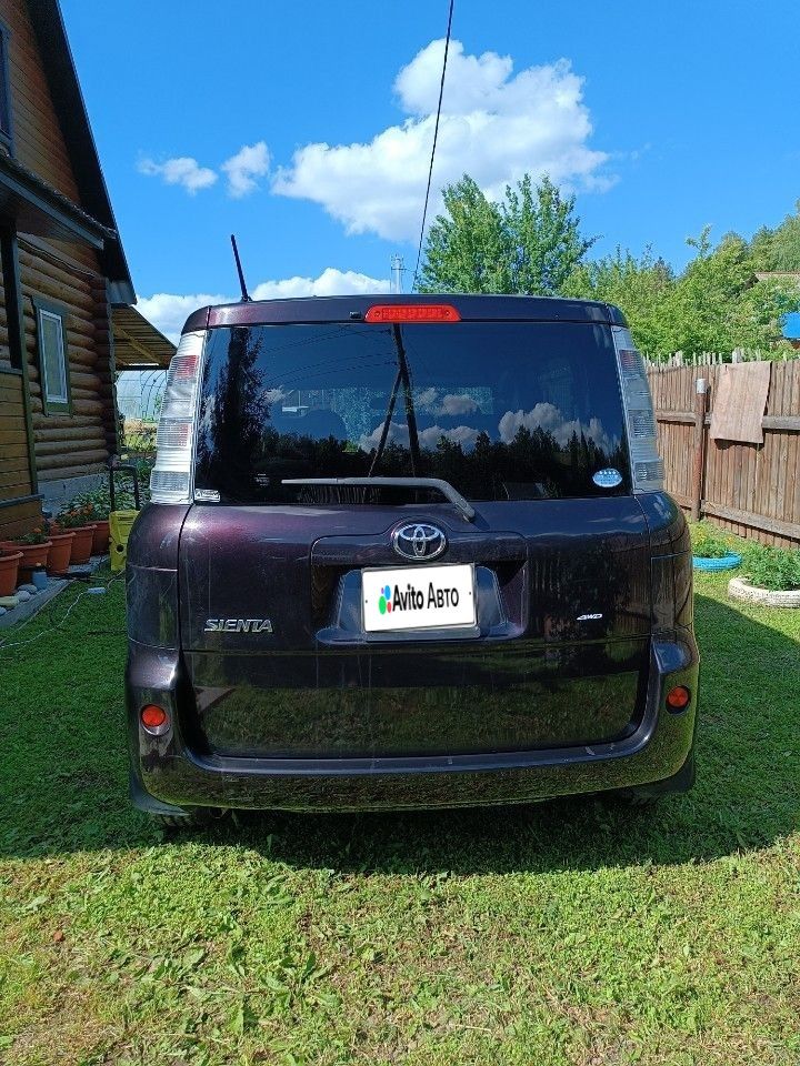Toyota Sienta: фото владельца