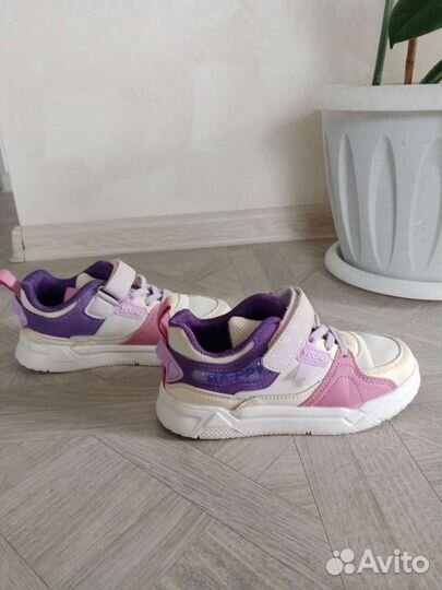 Кроссовки для девочки