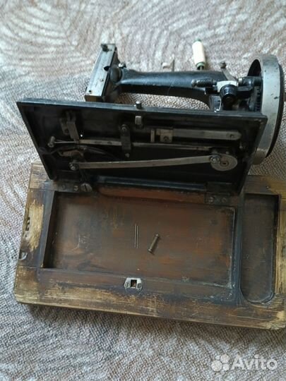 Швейная машинка-антиквариат