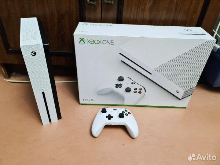 Xbox ONE S 1000GB (2019 года) +5 топовых игр