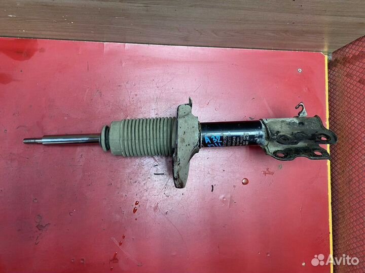 Амортизатор передний 543036Y325 Nissan Maxima A33