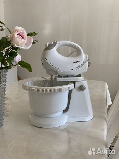 Миксер кухонный с чашей