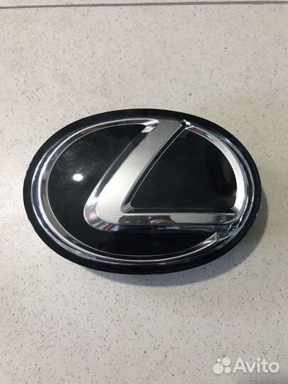 Знак стеклянный Lexus