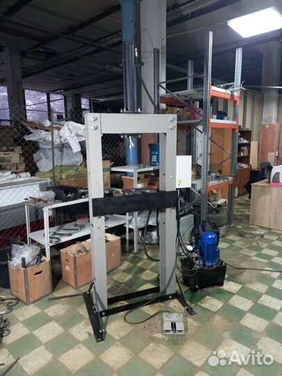 Вертикально протяжной станок (прошивной)