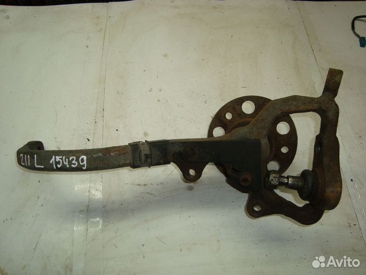 Кулак передний левый W211