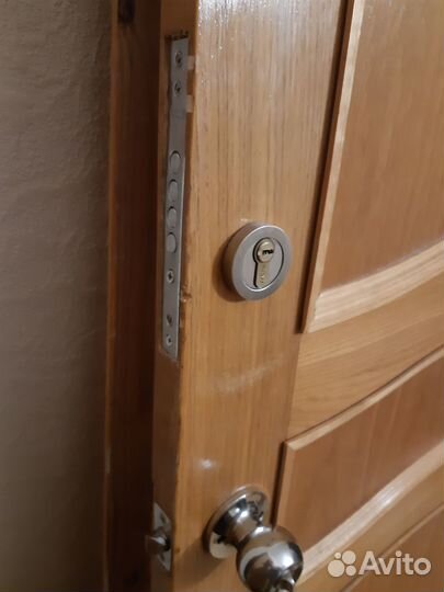 Дверь входная деревянная бу