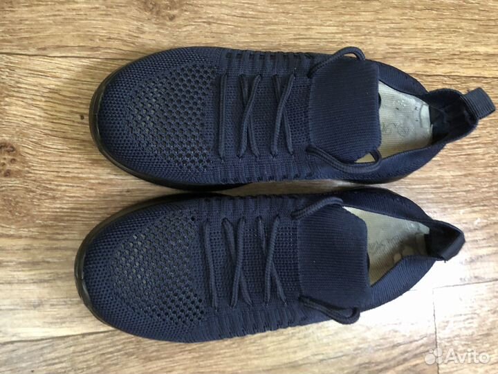 Кроссовки женские