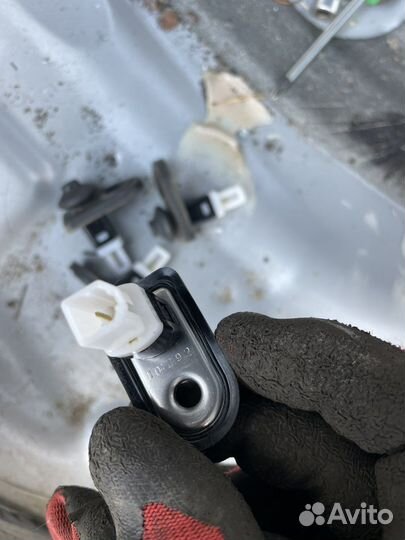 Концевик дверей kia rio