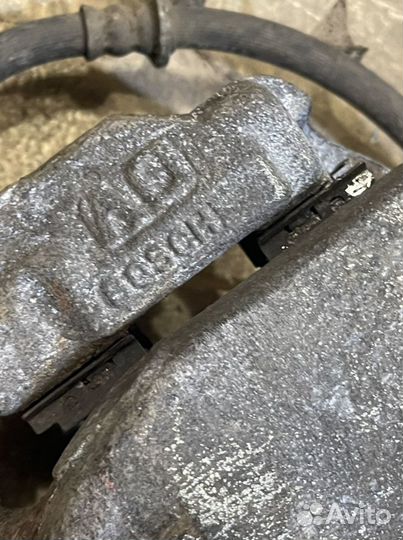 Суппорт тормозной передний Toyota Auris 2008г