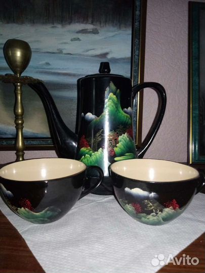 Чайник и 2 чашки