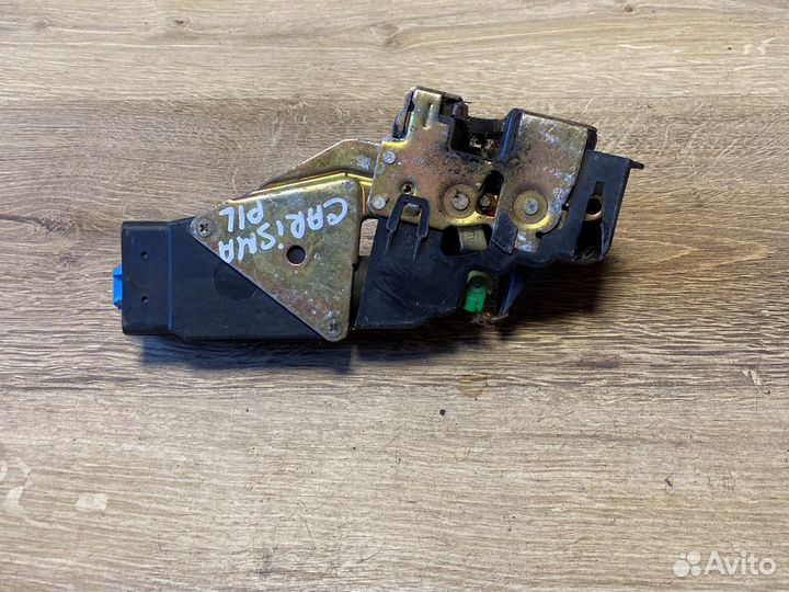 Mitsubishi carisma замок передней левой двери