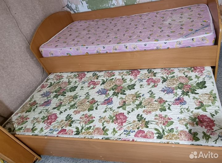 Двухъярусная кровать бу с матрасами