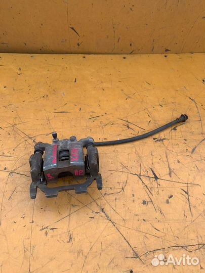 Суппорт задний правый Infiniti M37