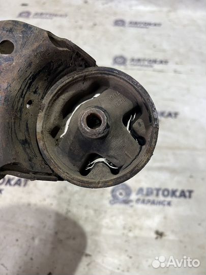 Подушка двигателя левая Nissan Primera P11