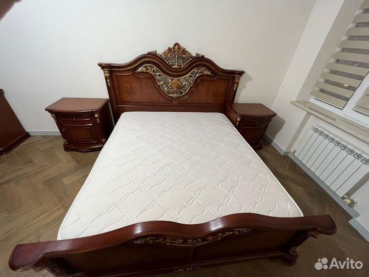 Спальный гарнитур