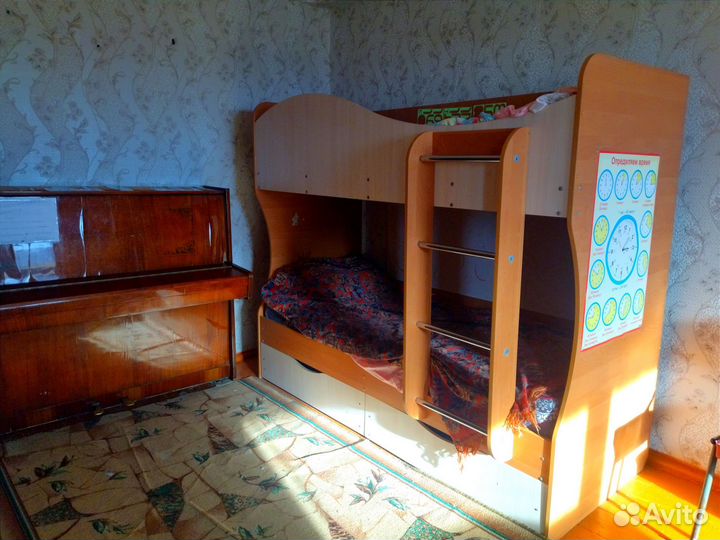 Двухъярусная кровать