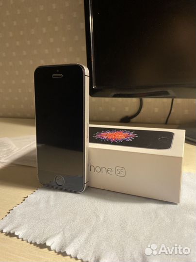 iPhone SE, 32 ГБ