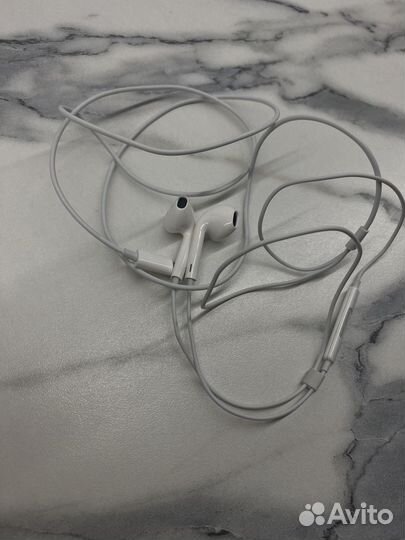 Наушники earpods. новые