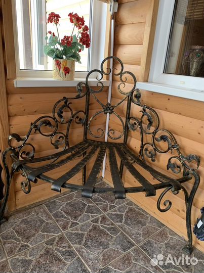 Художественная ковка, лавочка угловая