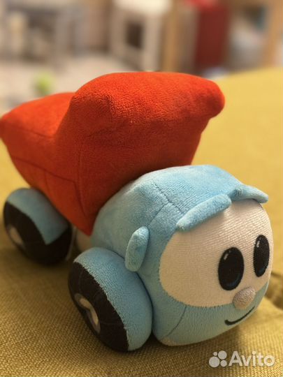 Грузовичок Лева мягкий