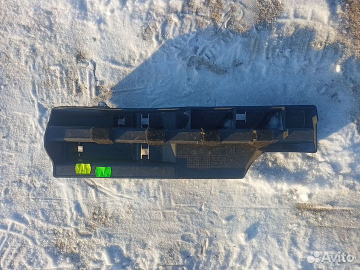 Peugeot 408 кронштейн порога передний правый