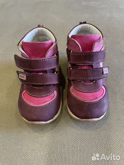 Кроссовки, ботинки для девочки 20 размер