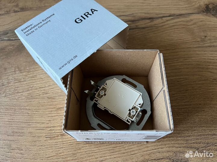 Gira 017900 - Вставка коммутационной розетки