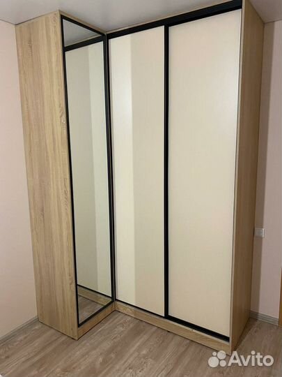Шкаф купе с зеркалом