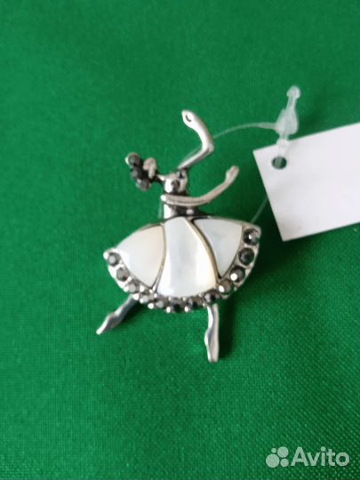 Брошь 